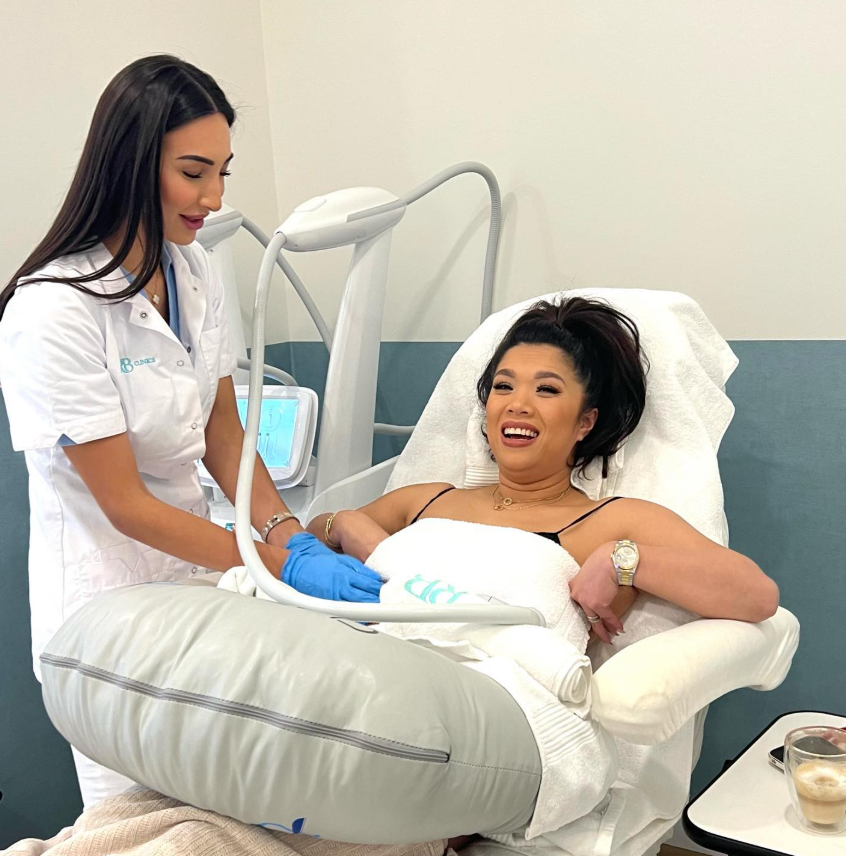 KimmyLien Nguyen tijdens haar behandeling bij RB Clinics